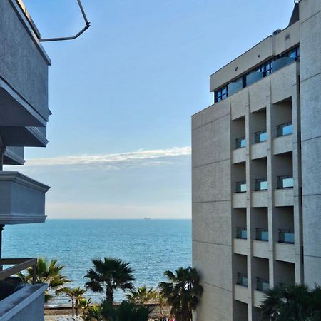 Sea View Apartament. Luxury Area In Durres Beach. Lejlighed Eksteriør billede