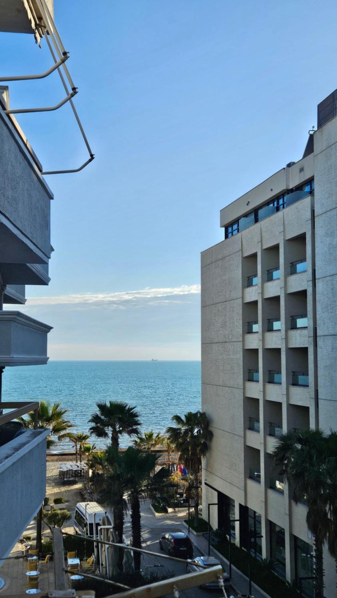 Sea View Apartament. Luxury Area In Durres Beach. Lejlighed Eksteriør billede