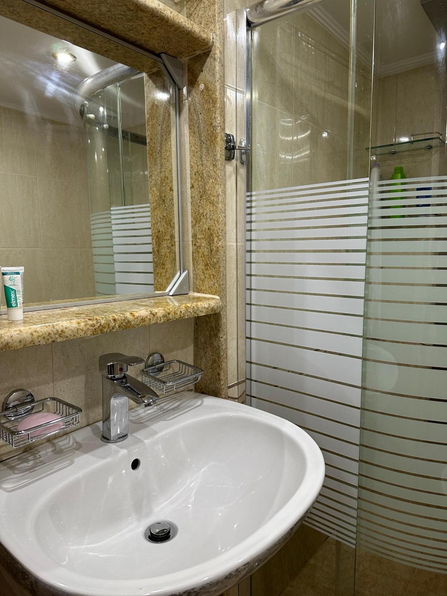 Sea View Apartament. Luxury Area In Durres Beach. Lejlighed Eksteriør billede